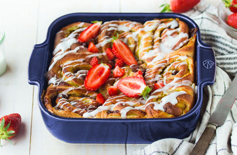 Strawberry and cardamom rolled brioche